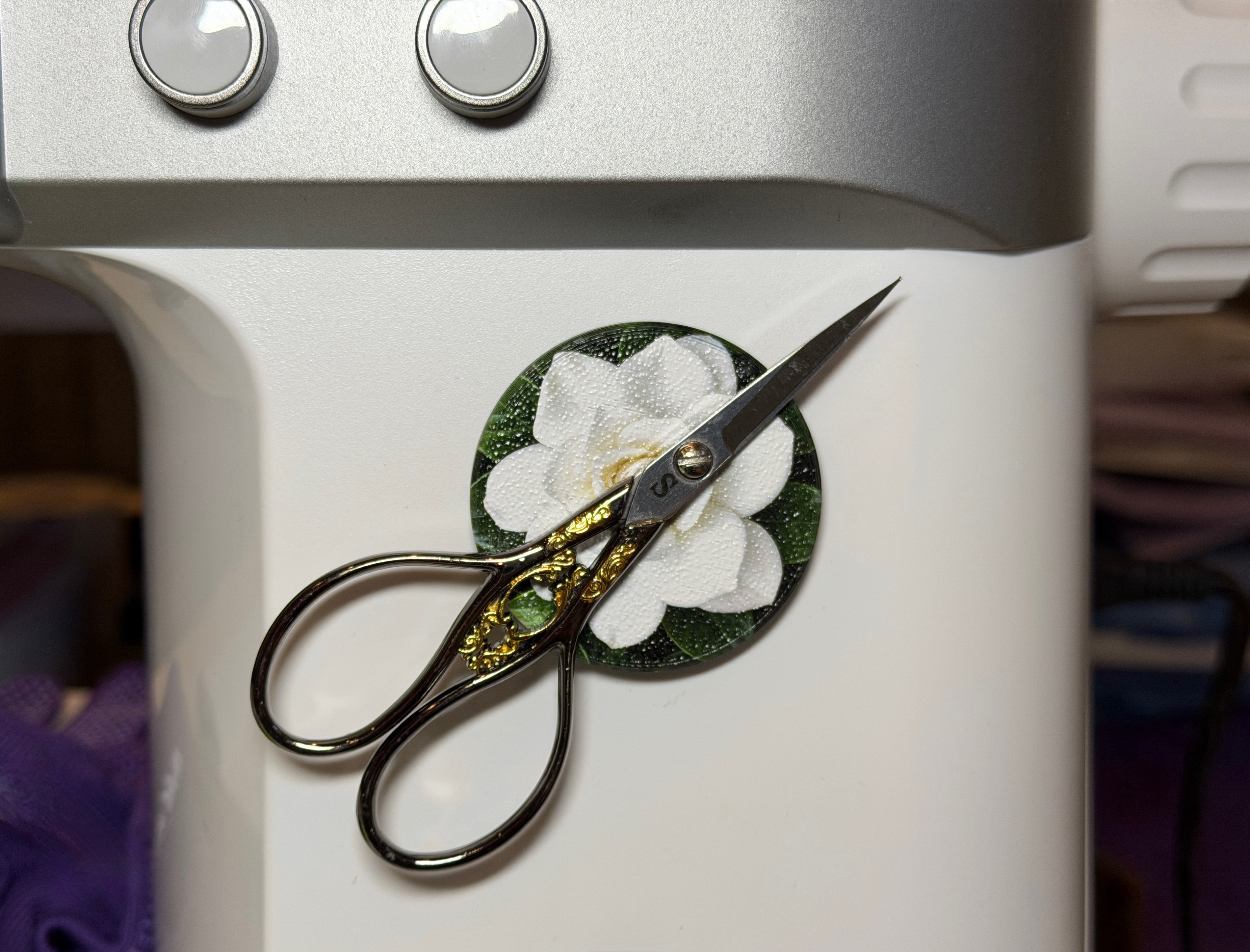 Gardenia Magnetic Scissors Minder